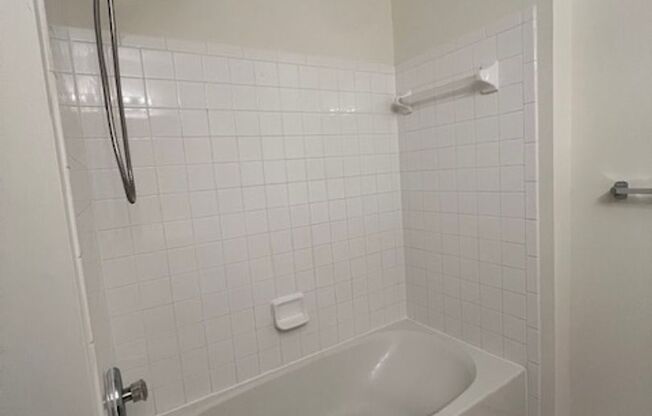 SPACIOUS TOWNHOUSE IN GERMANTOWN