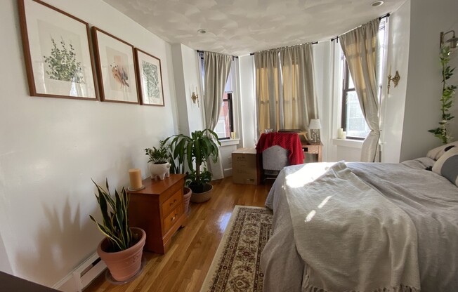 2 beds, 1 bath, 850 sqft, $3,800, Unit 8F