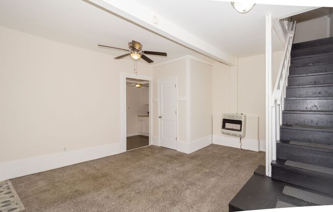 2 beds, 1 bath, $900, Unit 26 Franklin Avenue Unit A