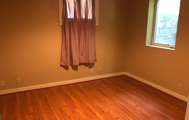 2 beds, 1 bath, $1,250