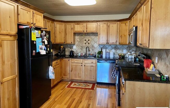 Beautiful Home in Campus West!