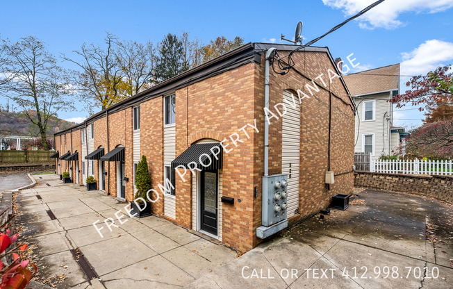 320 BANK ST E
