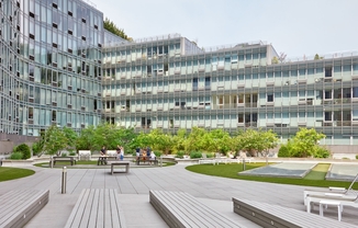 553 W 53 ST