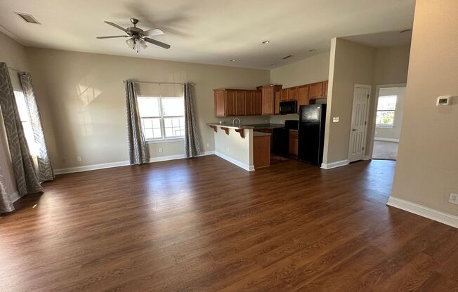 Upper Level Apartment in Wyndhurst