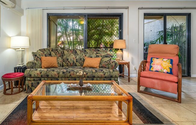 Fully Furnished 2 Bed/1.5 Bath, Maui Gardens Condo with Resort Amenities and Steps to the Beach!