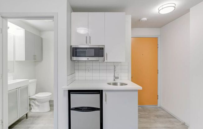 Studio, 1 bath, 172 sqft, $899