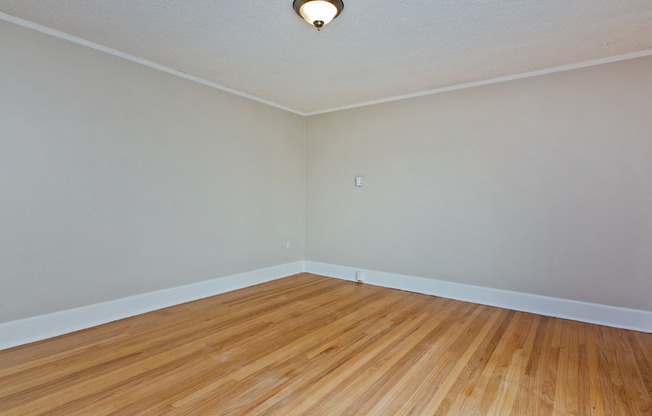 Studio, 1 bath, 390 sqft, $1,395, Unit 26