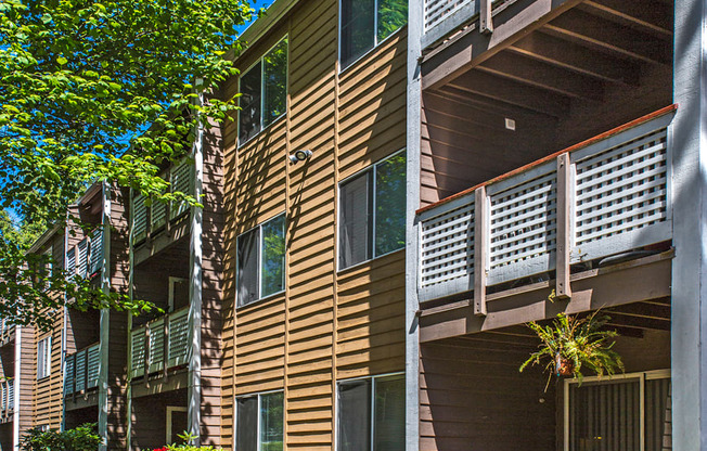 Welcome to Bay Club Apartments