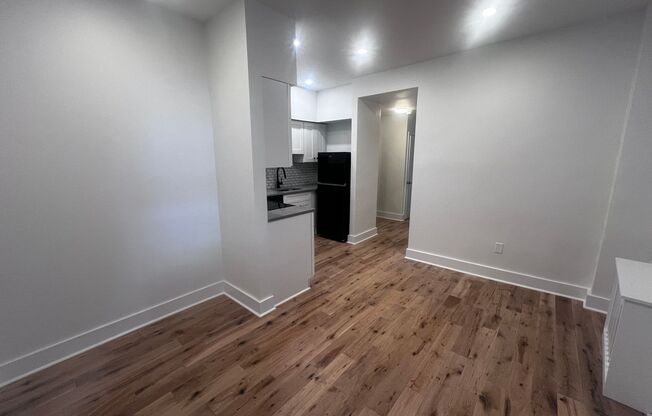 2 beds, 1 bath, 850 sqft, $1,299, Unit WS703A