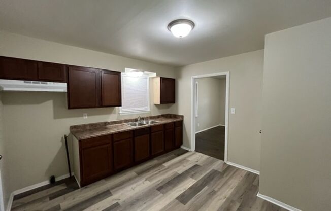 3 beds, 1 bath, $1,100