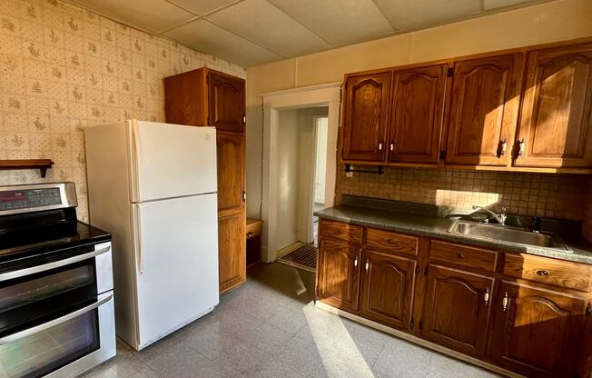 1 bed, 1 bath, $675, Unit A