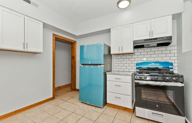 3 beds, 1 bath, $1,475, Unit 6059-3