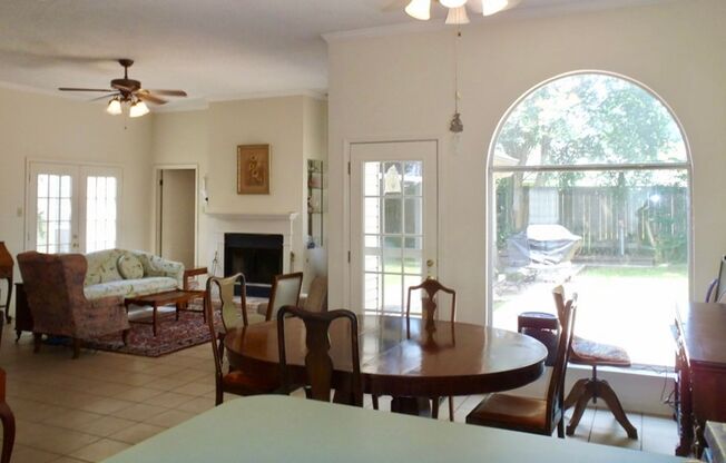 3BR/2Bath House 2min from I-12 off Millerville in Quiet Neighborhood!