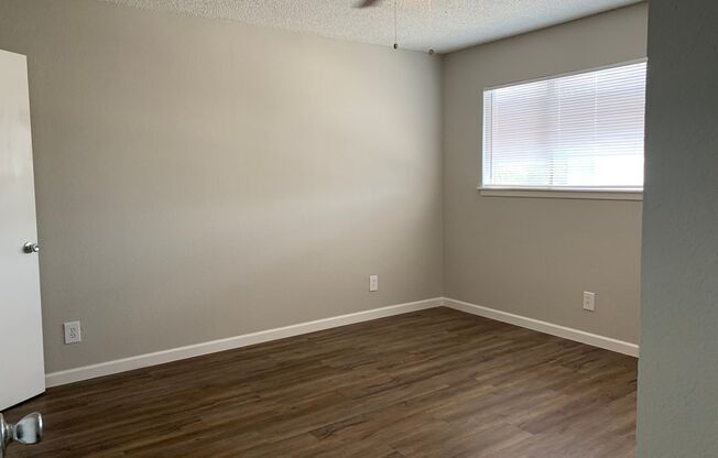 2 beds, 1 bath, 918 sqft, $1,249, Unit F219