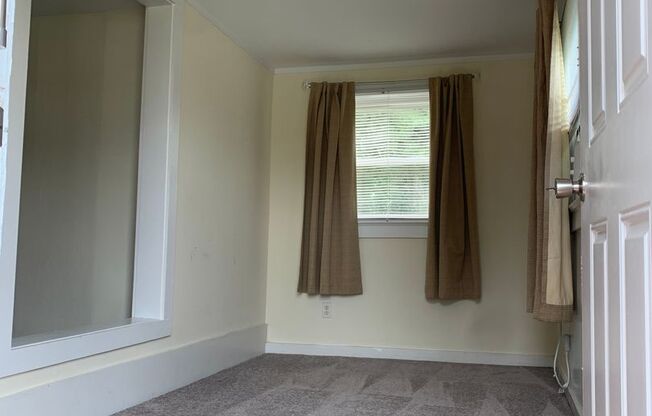 Studio Apartment on 2nd Floor of House Available Now