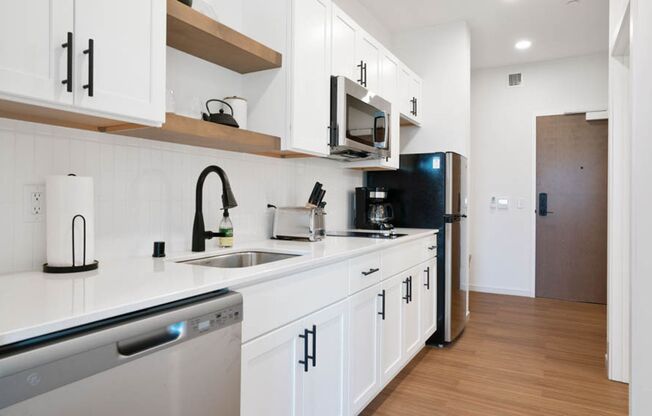 Studio, 1 bath, 411 sqft, $1,250, Unit 411