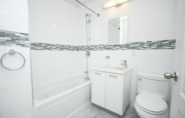 Studio, 1 bath, 424 sqft, $2,595, Unit 4-F