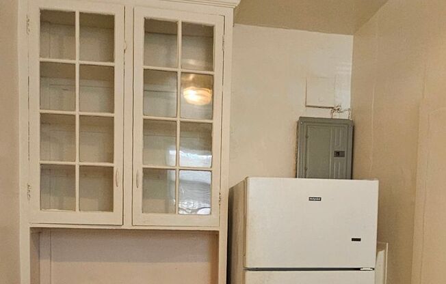 2 beds, 1 bath, 1,100 sqft, $1,725, Unit F1