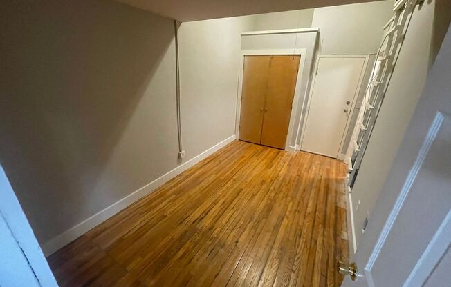 2 beds, 2 baths, $1,300, Unit Unit 202