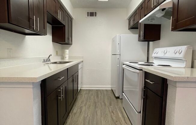 2 beds, 2 baths, 902 sqft, $1,099, Unit 125