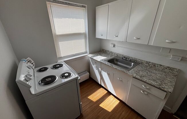 2 beds, 1 bath, 876 sqft, $1,000, Unit C71
