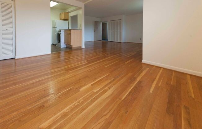 2 beds, 1 bath, 800 sqft, $1,425, Unit 2713-2C