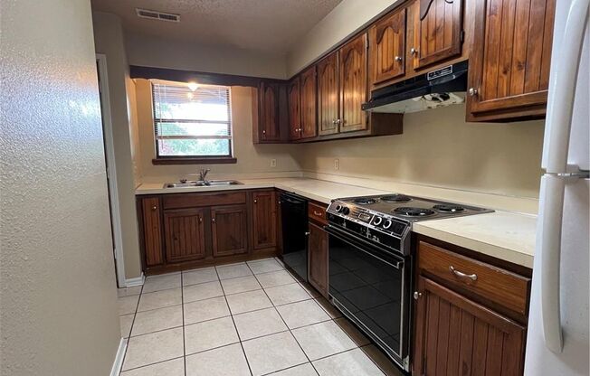 2043 - 2049 East Oaks