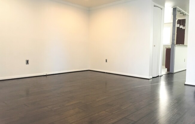 Charming 3bd/1ba Townhome in Johnston Square!