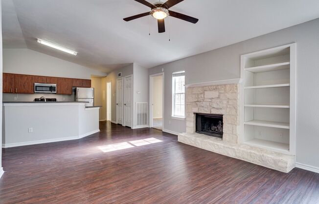 2 beds, 2 baths, $1,650, Unit Unit 213