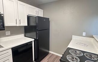 2 beds, 1 bath, 660 sqft, $985, Unit P-05