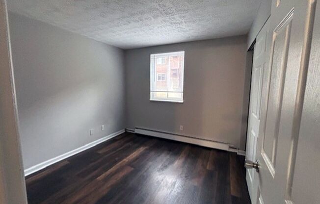 2 beds, 1 bath, 800 sqft, $895, Unit 615-02