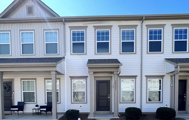 BEAUTIFUL 2 Bedroom Townhome in MIDLAND AVAILABLE NOW