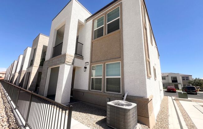 MOVE-SPECIAL!!! $500 OFF FIRST MONTH'S RENT!!! 5641 Spellbinding Street, Las Vegas, NV 89148