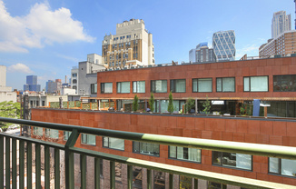 325 W 51 ST
