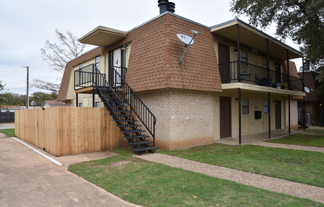 UPDATED 2/1 4-PLEX IN RIDGLEA