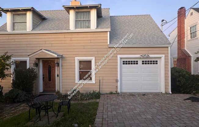 ONE MONTH FREE! Cozy Move-In Ready 3 Bedrooms / 2 Bathroom Eastmont Hills Home