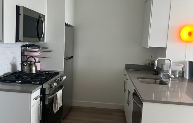 1 bed, 1 bath, $4,655, Unit 2111