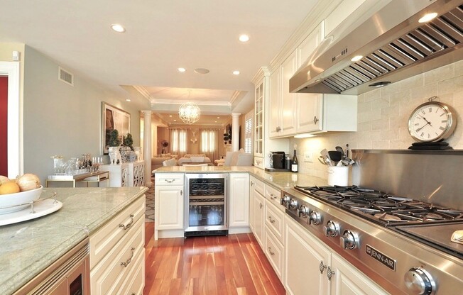 6 Mystic Pl