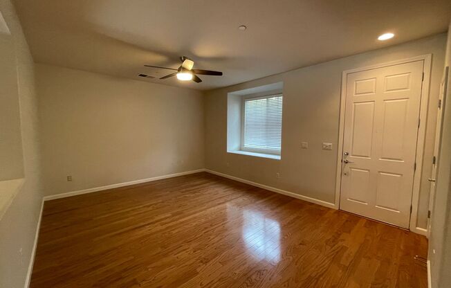 Nice Townhome w/ Detached Garage, Granite Counters