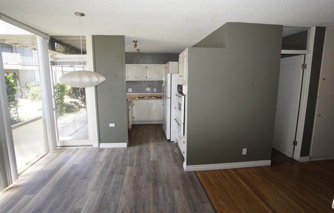 3 beds, 1 bath, 960 sqft, $3,415, Unit 21