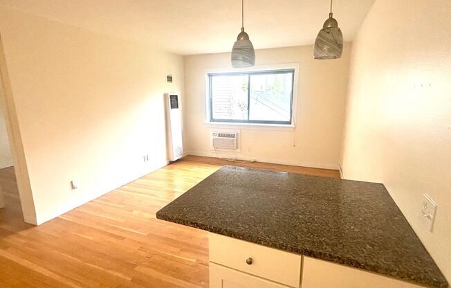 1639 Farwell