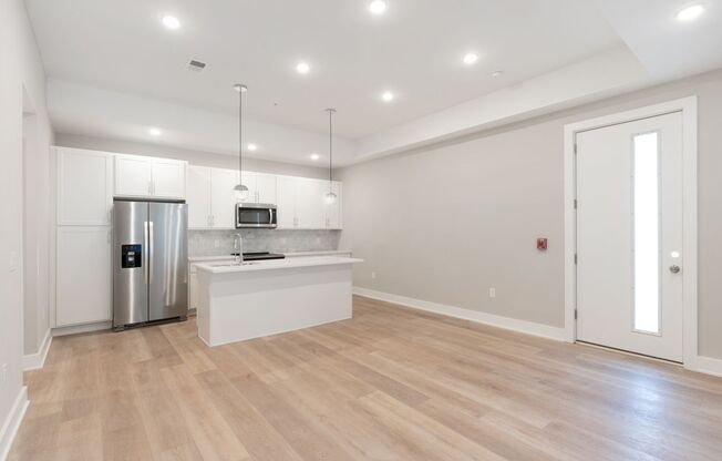2 beds, 2 baths, $1,750, Unit 100