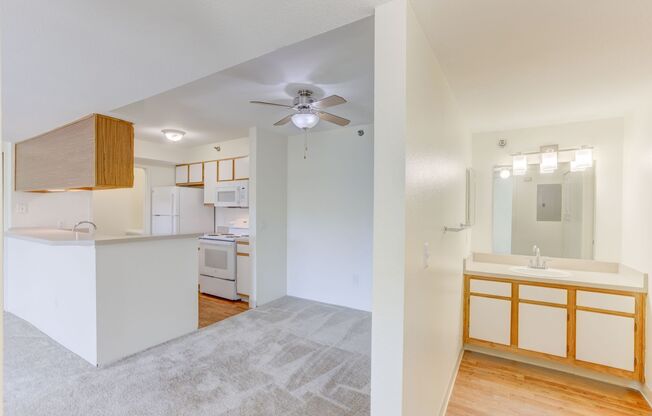 1 bed, 1 bath, 636 sqft, $1,600, Unit 15-306