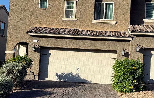 Magnificent Townhome Located In Quail Ridge Community!