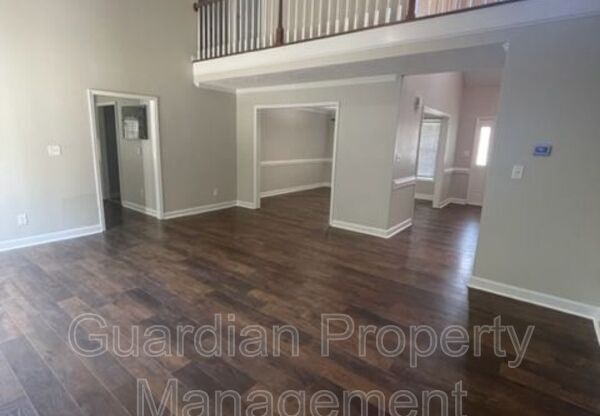 4 beds, 2.5 baths, 2,400 sqft, $2,100