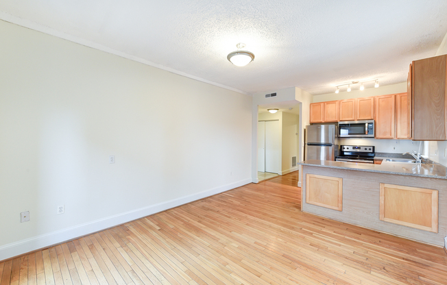 2 beds, 1 bath, $2,500