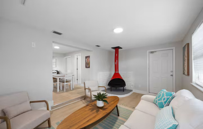 1073 KENWOOD DR