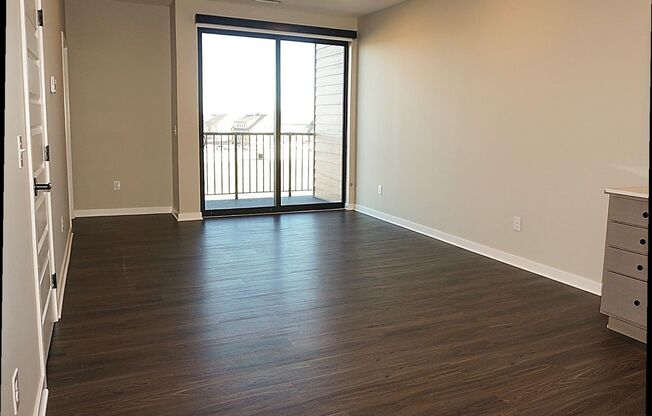 1 bed, 1 bath, 667 sqft, $1,249, Unit 325