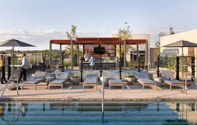 210 St Paul Pool/Lounge