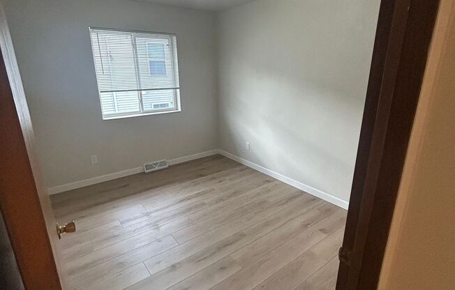 2 beds, 1 bath, 800 sqft, $950, Unit Unit 7